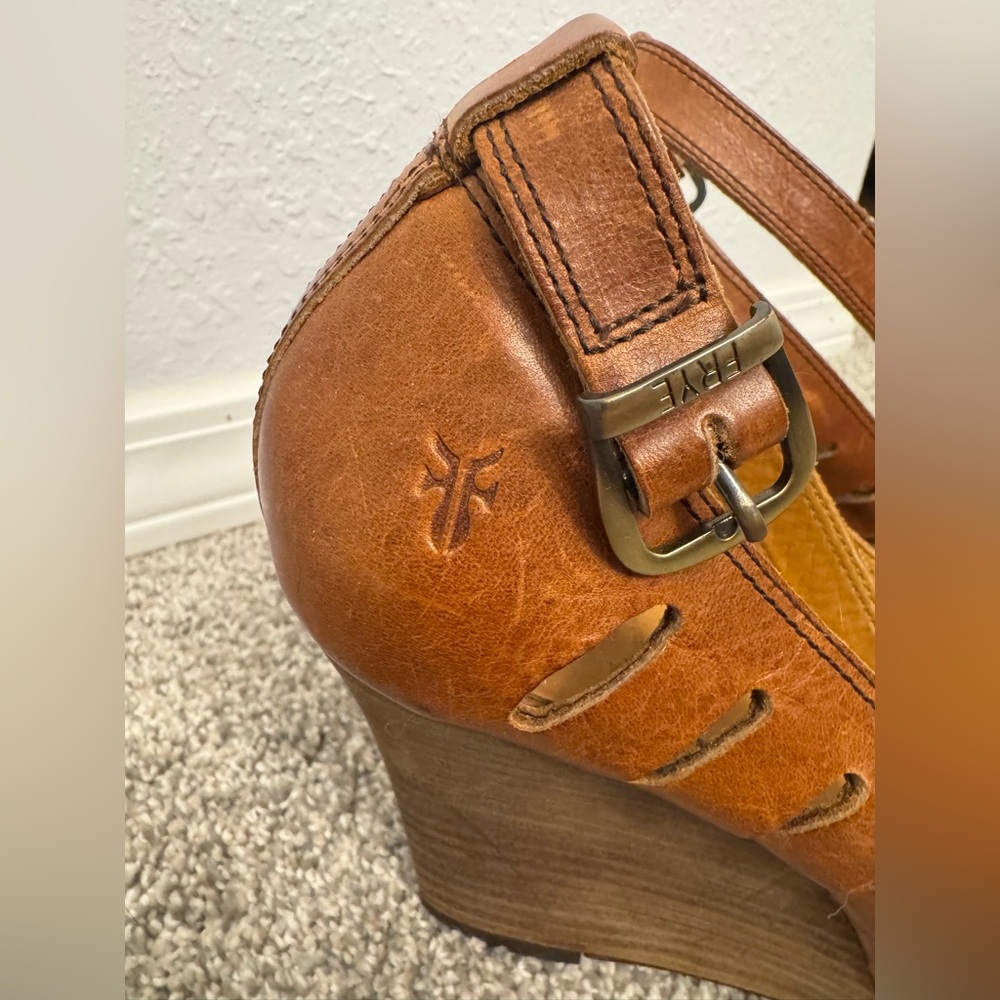 Frye Gwen Ankle Strap Leather Wedge Heels | Brown Peep Toe | Women’s 8 - Picture 3 of 6